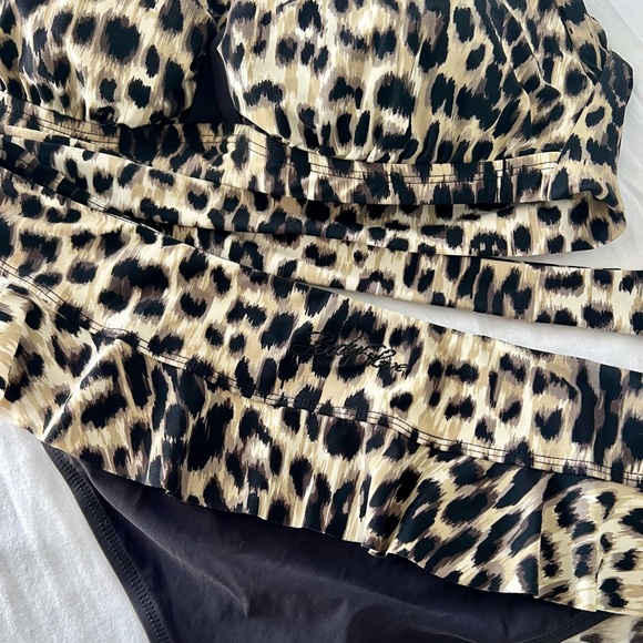 Body Glove bikini top & bottom❤️ - Picture 3 of 6